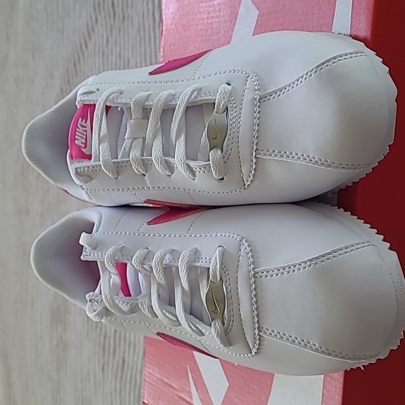 Nike Women's White and Pink Sneakers - Picture 3 of 6